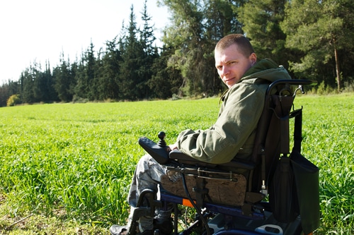 רשלנות רפואית בצבא חייל על כיסא גלגלים