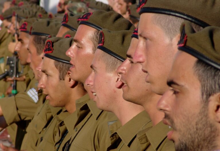 חיילי צה"ל המקבלים שירות עורך דין משרד הביטחון